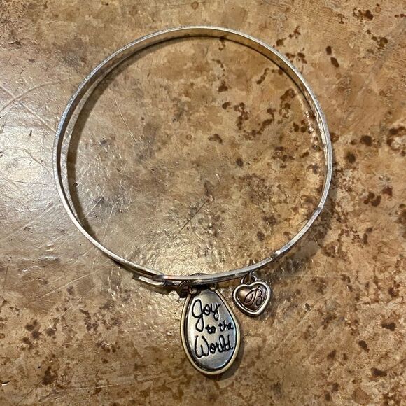 Brighton Art & Soul "Joy‎ to the World" Charm Silver Plated Bangle Bracelet - Picture 3 of 9
